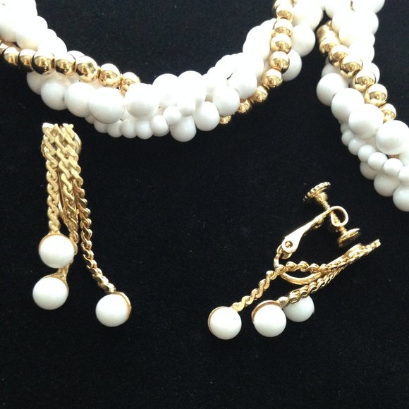 Like New Vintage Necklace and Earrings Set from Macy's - Picture 6 of 11